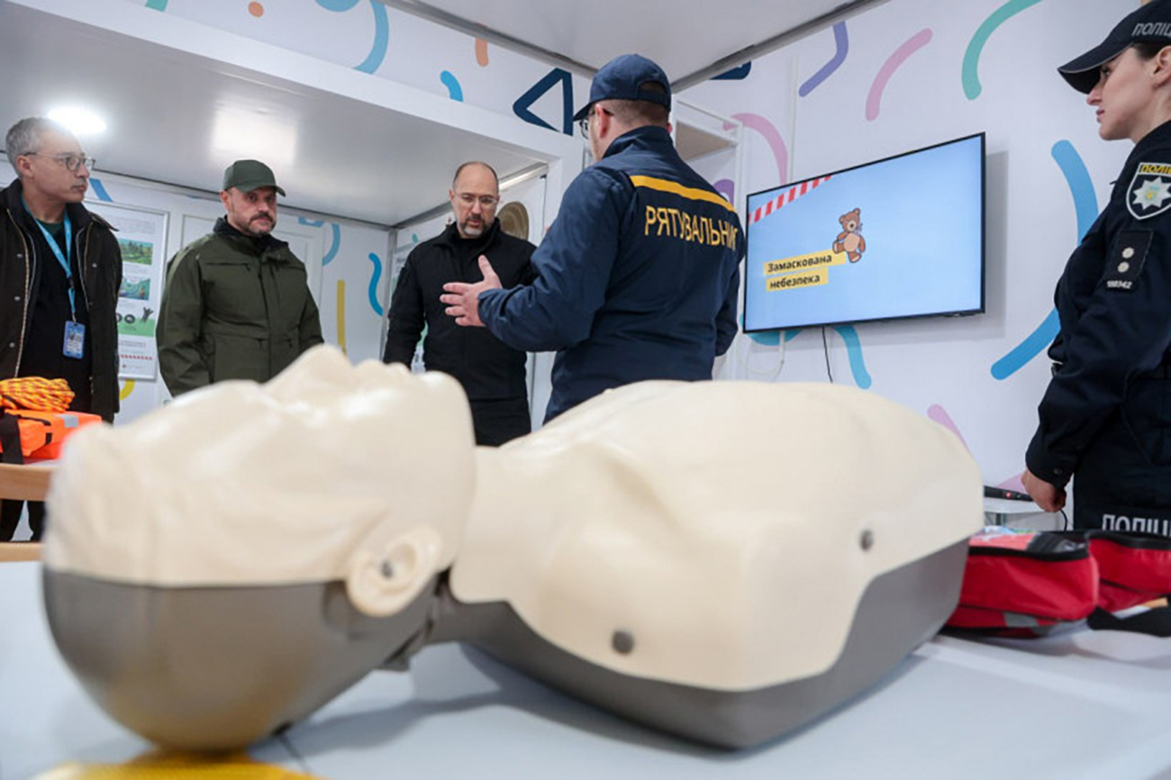 В Украине начали ездить мобильные классы безопасности для детей: как они выглядят и что в них есть